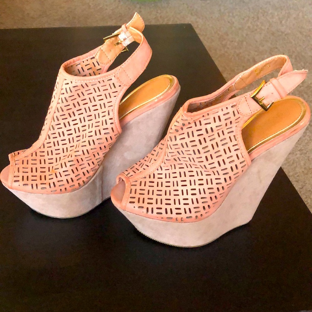 NEW - Shoe Dazzle blush wedge heels